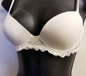 CALVIN KLEIN FRENCH Ivory Cream Lace Bra 34B NWOT
